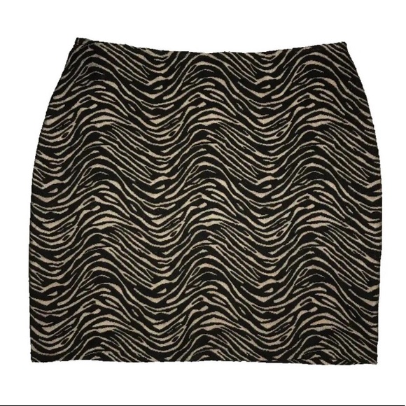 Forever 21 Sexy shimmer black and cream Animal Print Mini Skirt size Small/Med - Picture 3 of 8